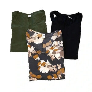 Old Navy Women’s Tshirt Bundle Size XS And Small